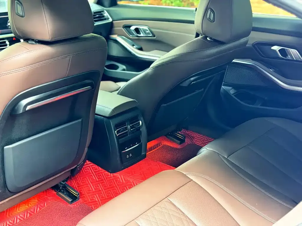 BMW 3 Series 2022 из CN, фото 2