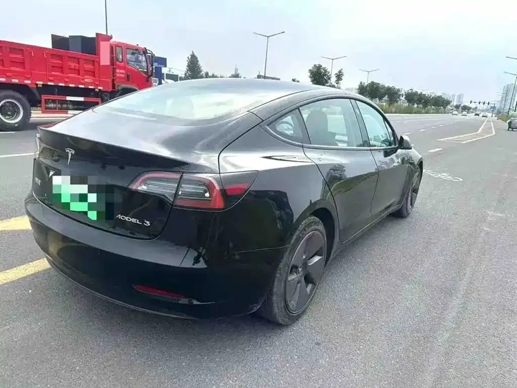 Tesla Model 3 — фото 3