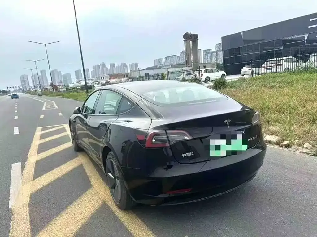 Tesla Model 3 — фото 4