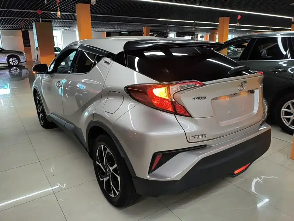 Toyota C-HR — фото 10