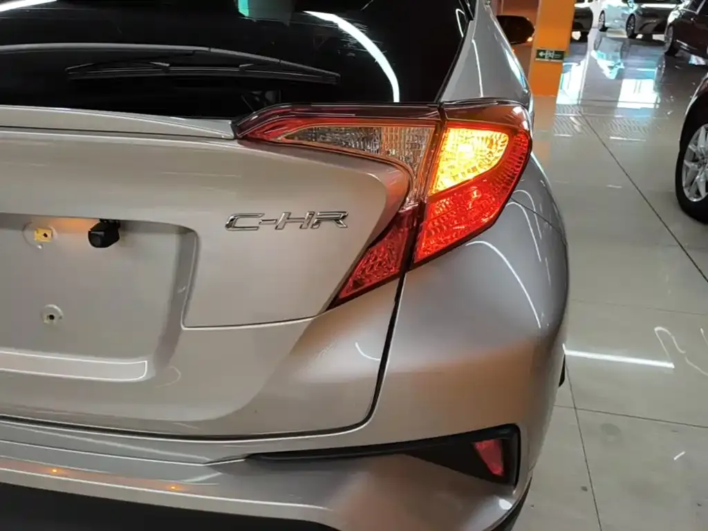 Toyota C-HR — фото 2