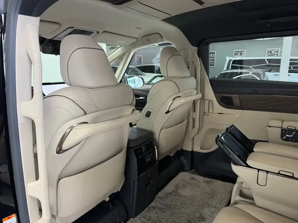 Toyota Alphard — фото 6