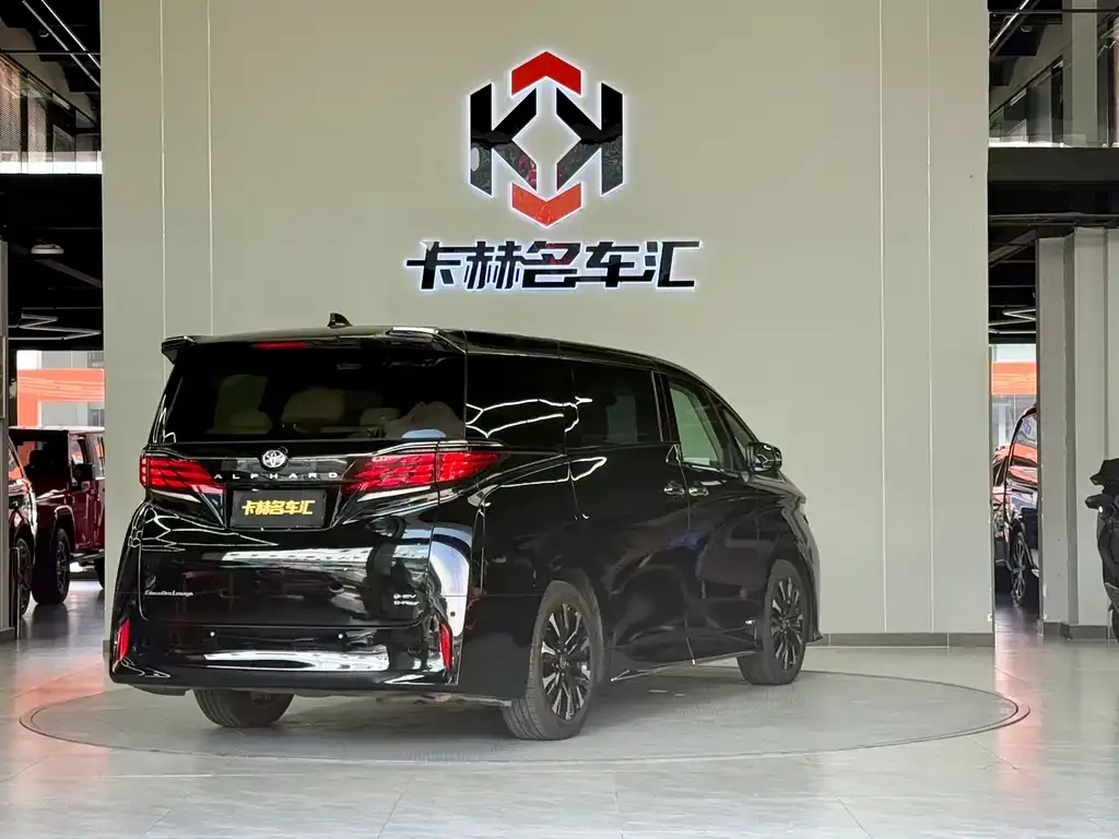 Toyota Alphard — фото 3