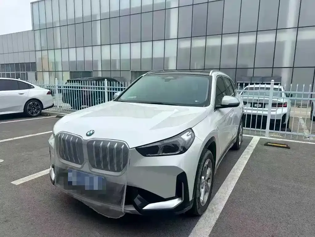 BMW X1 — фото 1