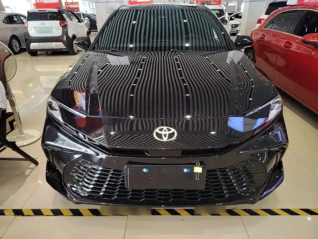 Toyota Camry — фото 10