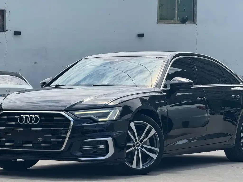 Audi A6L — фото 1