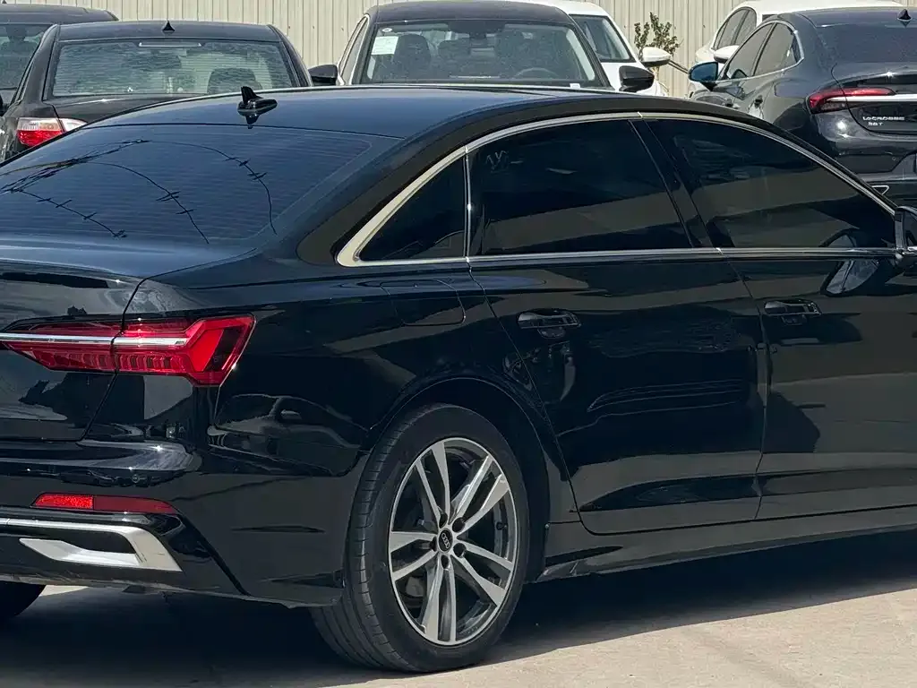 Audi A6L — фото 9