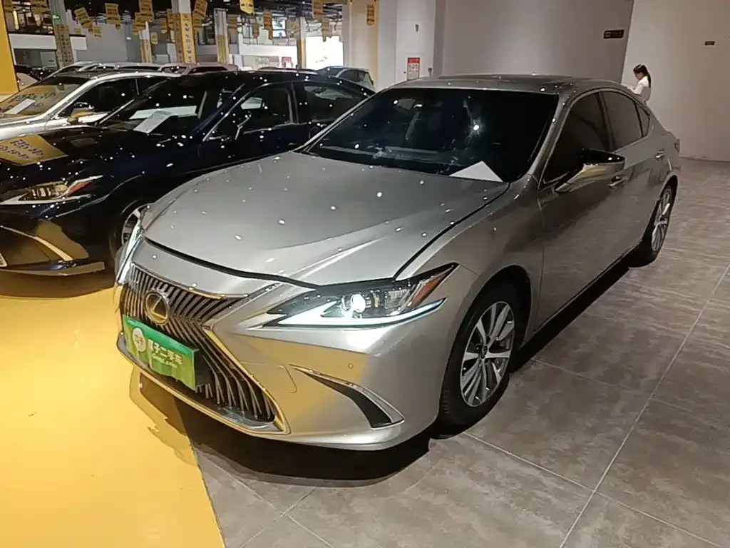 Lexus ES — фото 1