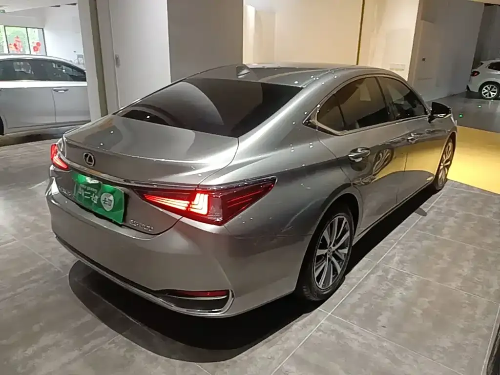 Lexus ES — фото 4