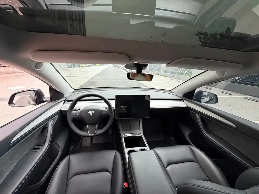 Tesla Model Y — фото 9