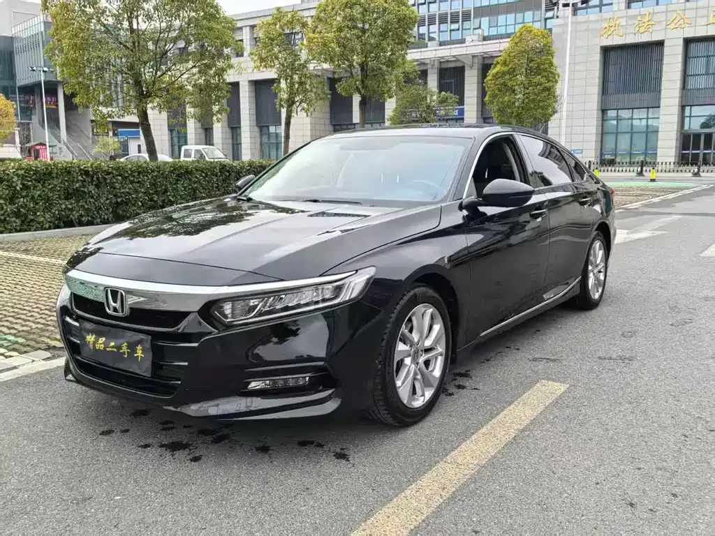 Honda Accord — фото 1