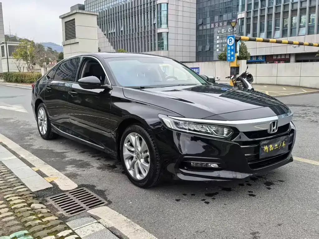 Honda Accord — фото 9