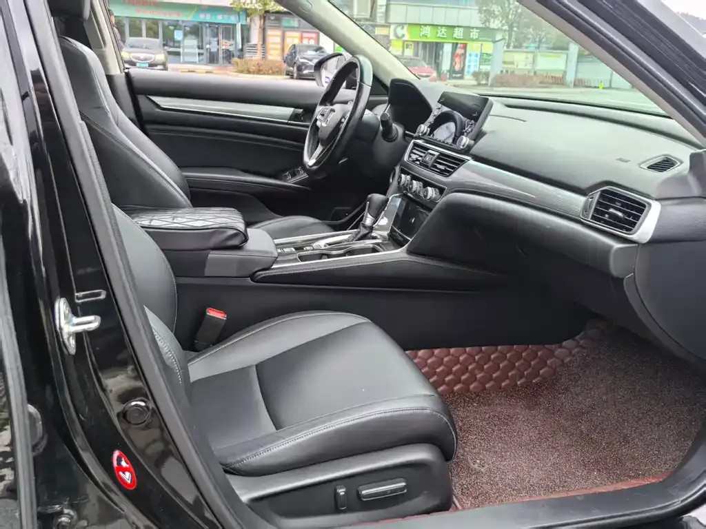 Honda Accord — фото 10