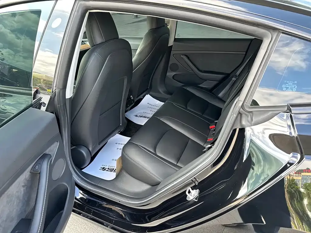 Tesla Model 3 — фото 9
