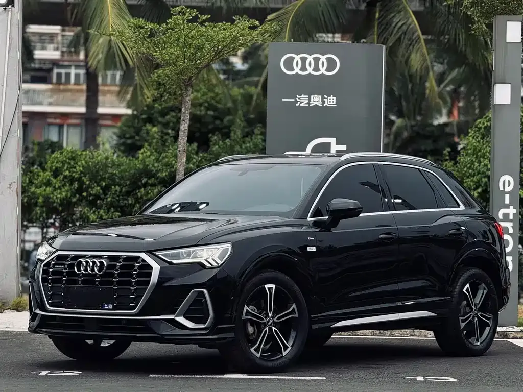 Audi Q3 — фото 1