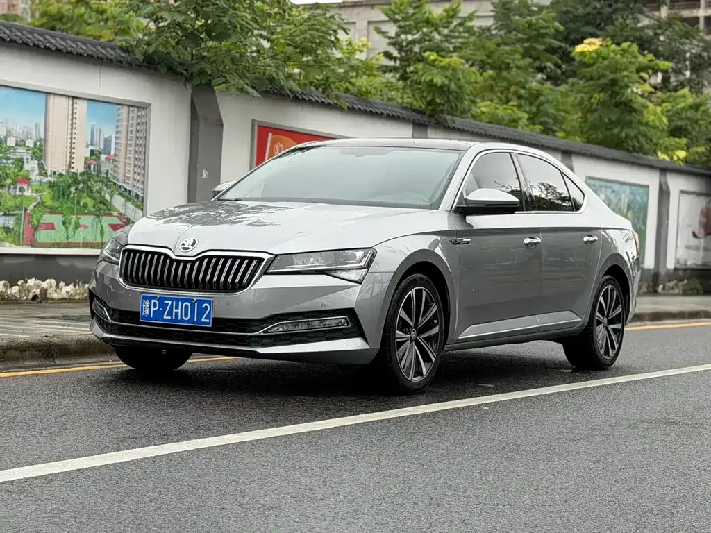 Skoda Superb — фото 1
