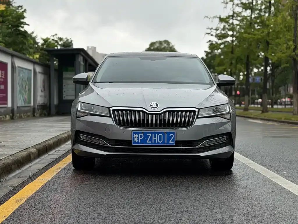 Skoda Superb — фото 8