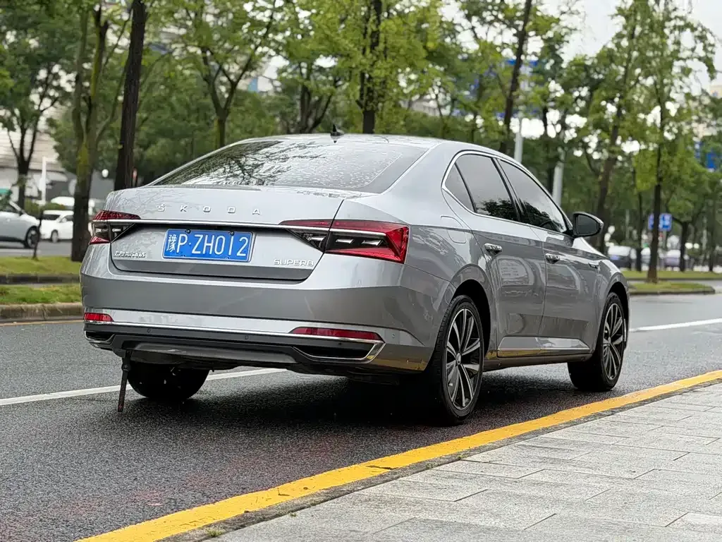 Skoda Superb — фото 3