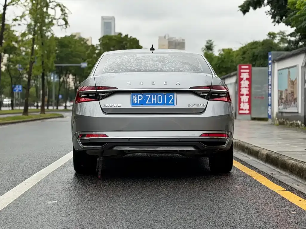 Skoda Superb — фото 2