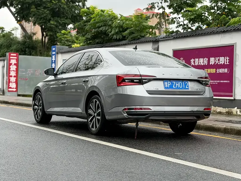 Skoda Superb — фото 7