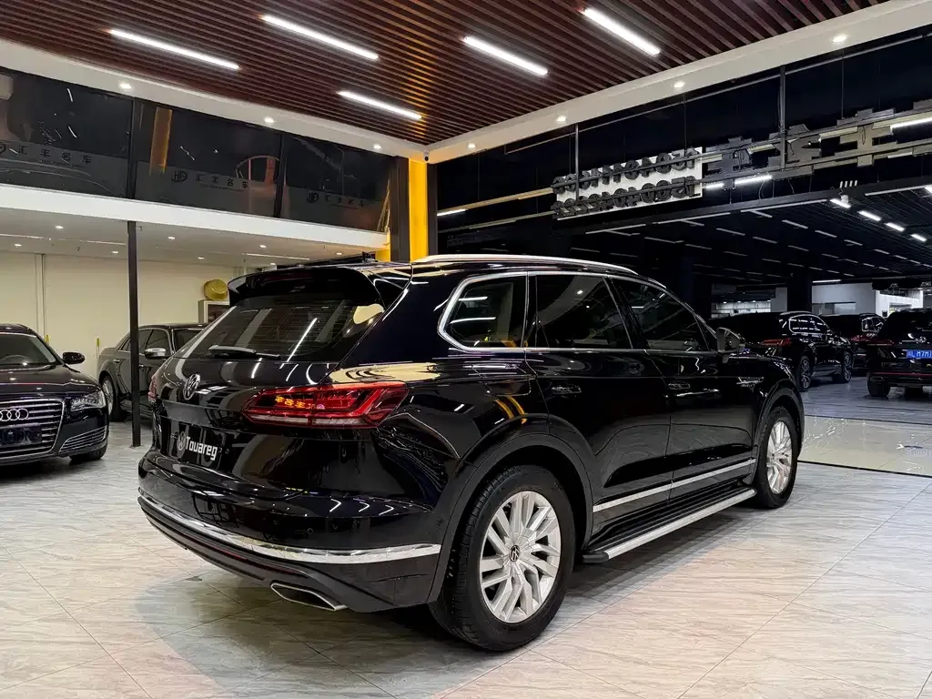Volkswagen Touareg — фото 9