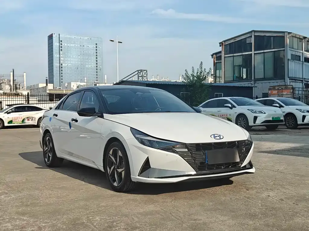 Hyundai Elantra — фото 8