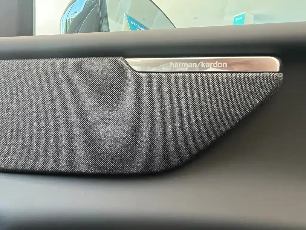Volvo XC70 Plug-in Hybrid — фото 9
