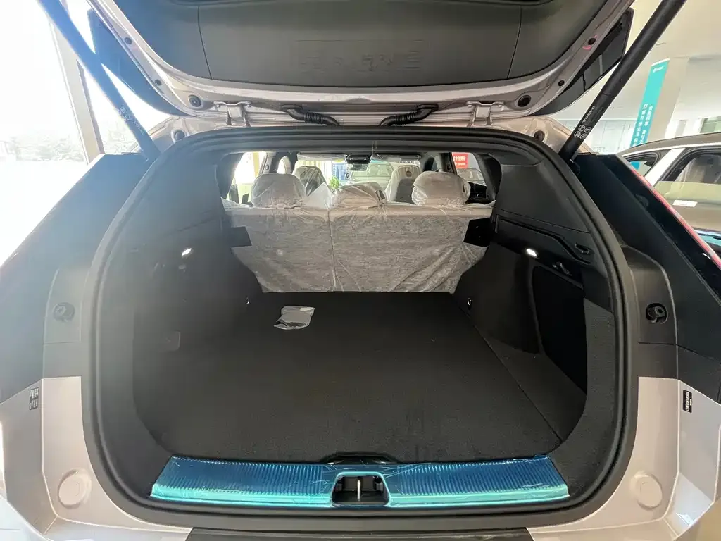 Volvo XC70 Plug-in Hybrid — фото 6