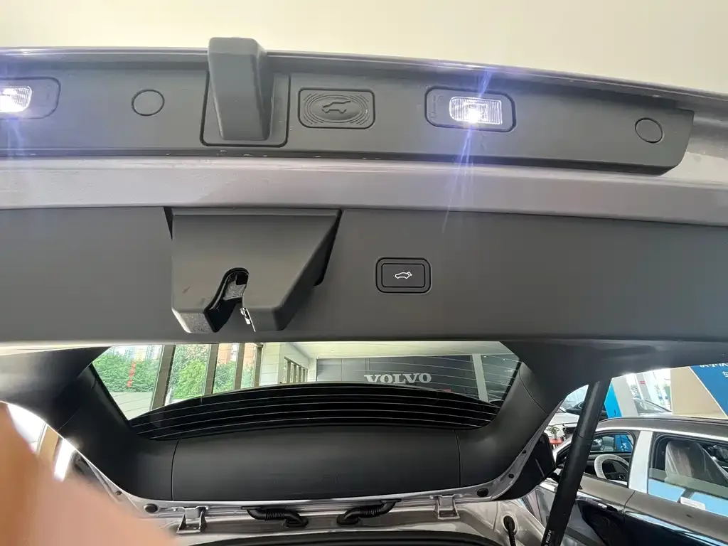 Volvo XC70 Plug-in Hybrid — фото 7