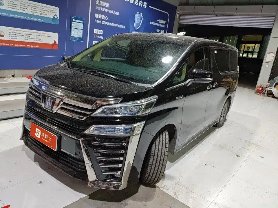 Toyota Vellfire — фото 1