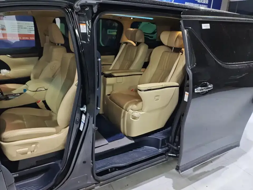 Toyota Vellfire — фото 8