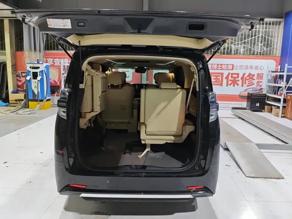 Toyota Vellfire — фото 7