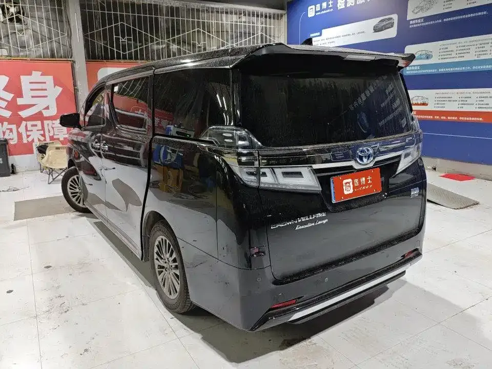 Toyota Vellfire — фото 5