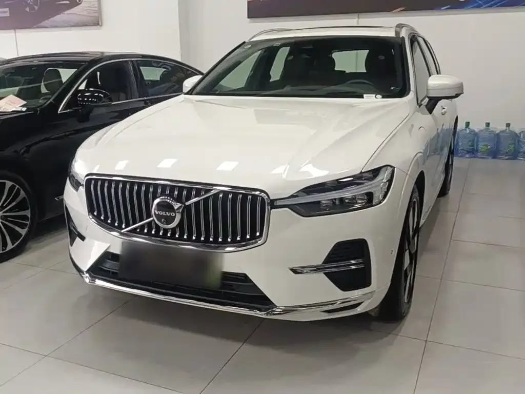 Volvo XC60 PHEV — фото 8
