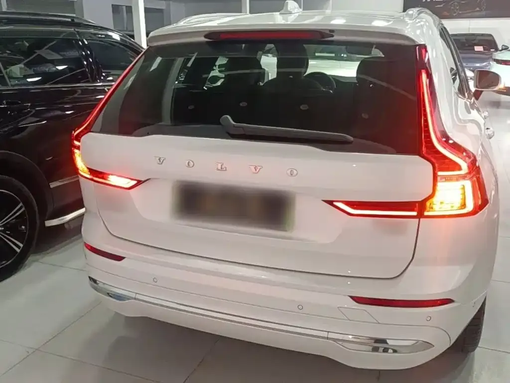 Volvo XC60 PHEV — фото 7