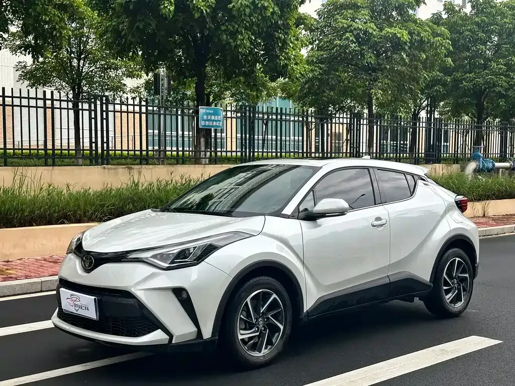 Toyota C-HR — фото 1