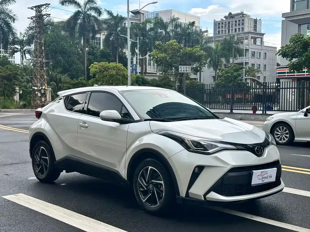 Toyota C-HR — фото 9