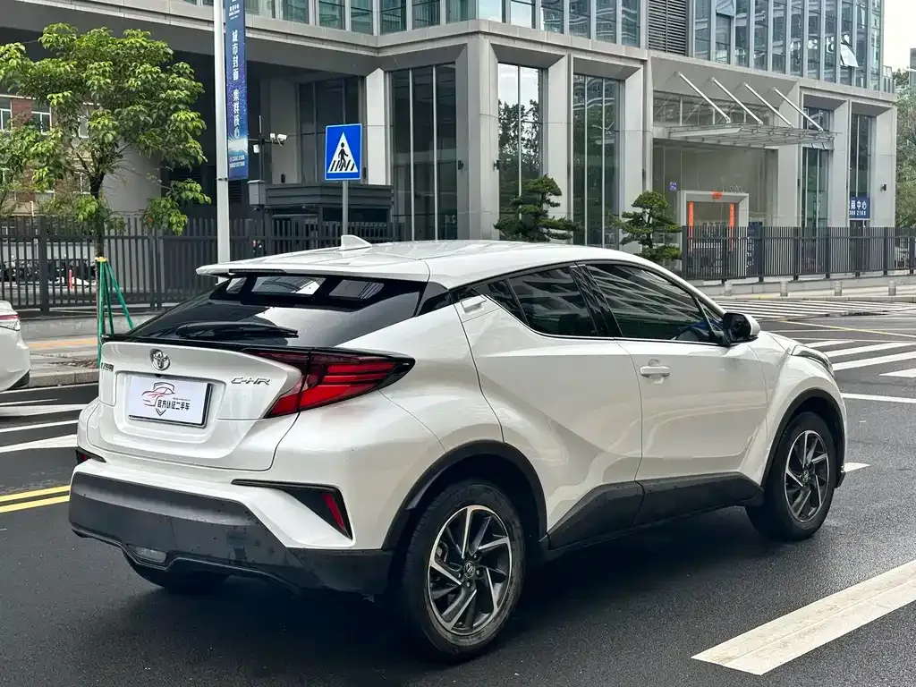 Toyota C-HR — фото 2