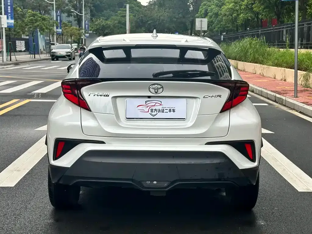 Toyota C-HR — фото 4