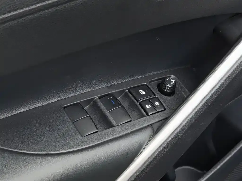 Toyota Frontlander 2023 из CN, фото 5