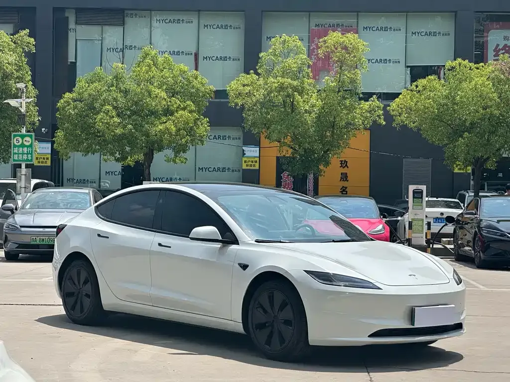 Tesla Model 3 — фото 8
