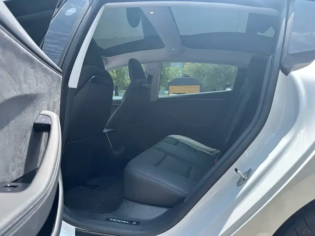 Tesla Model 3 — фото 2
