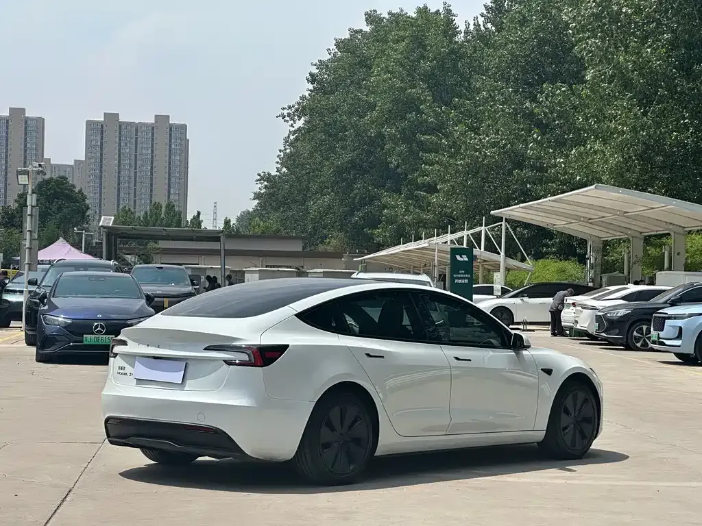 Tesla Model 3 — фото 5
