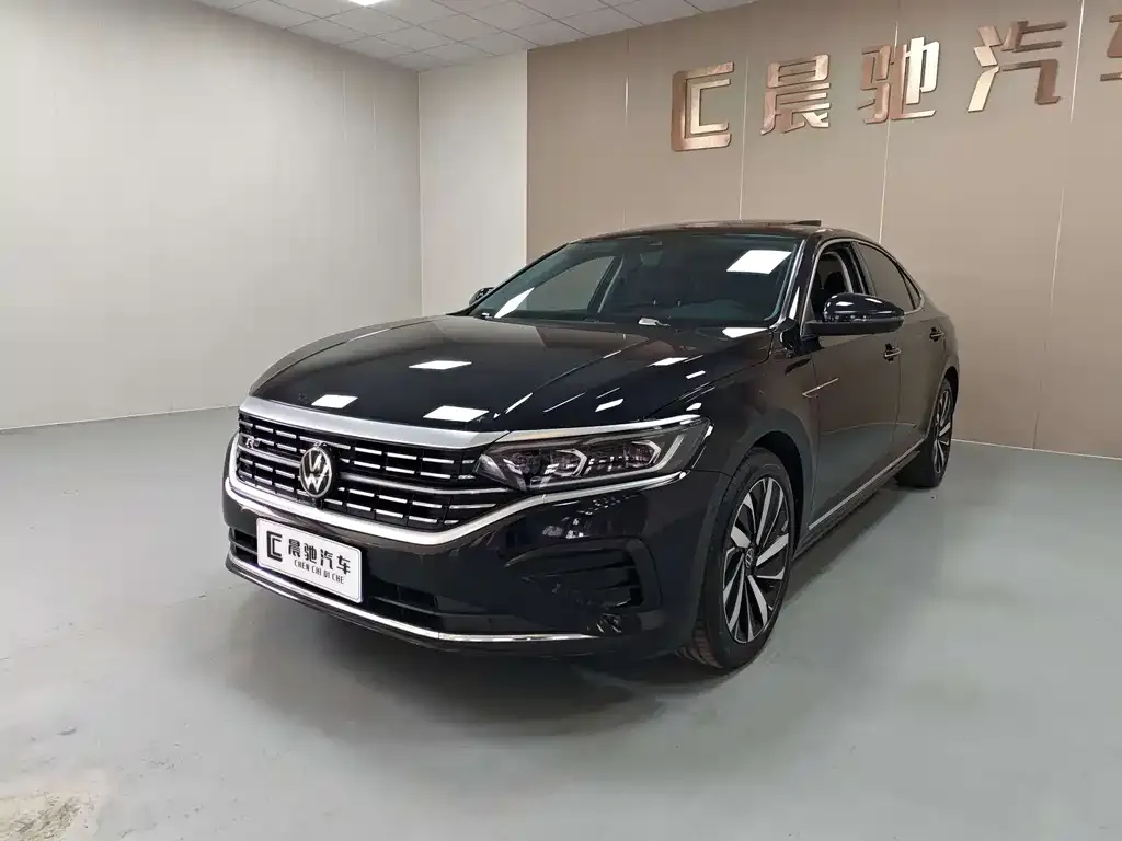 Volkswagen Passat — фото 1