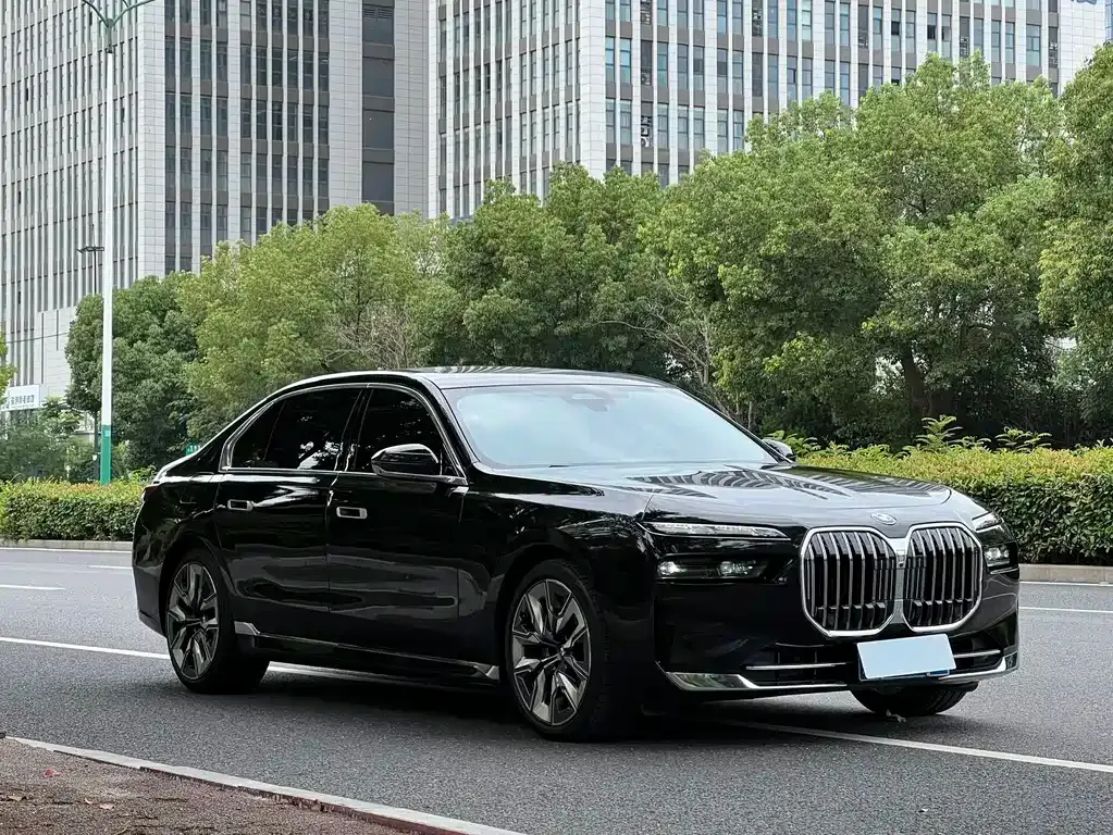 BMW 7 Series — фото 8