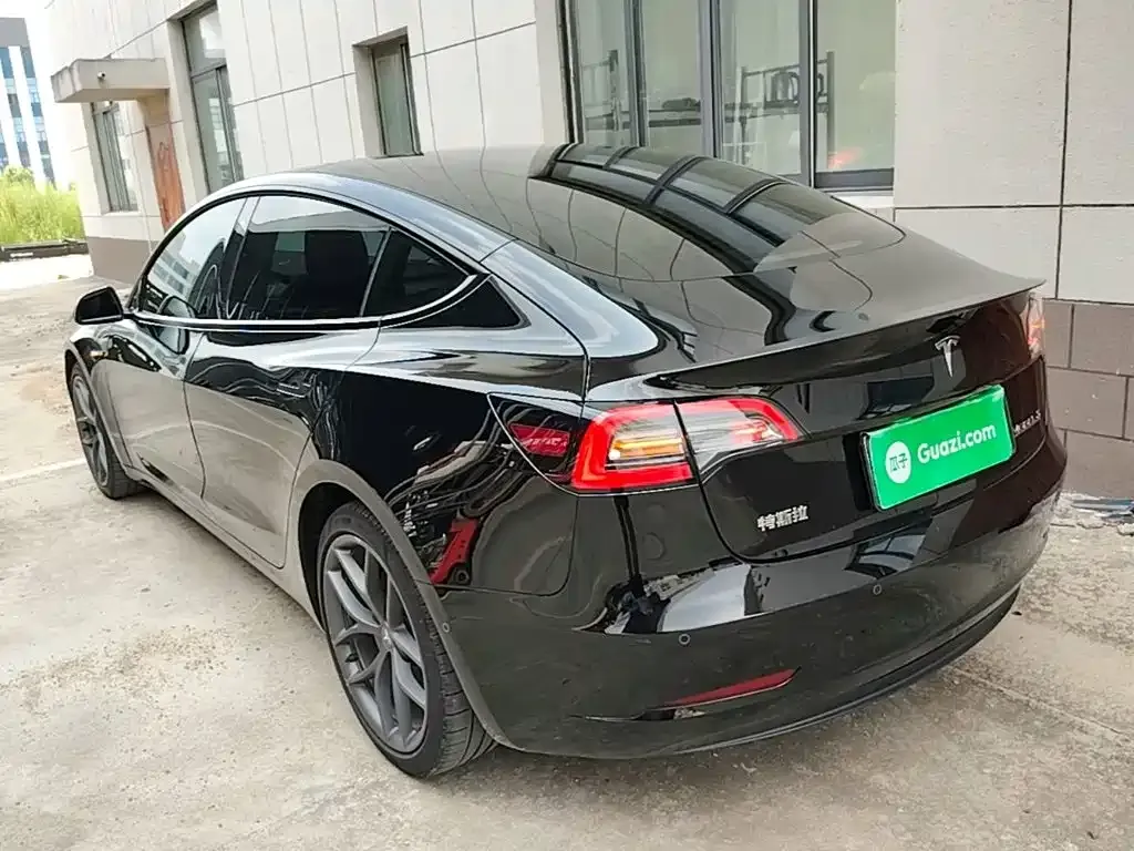 Tesla Model 3 — фото 4