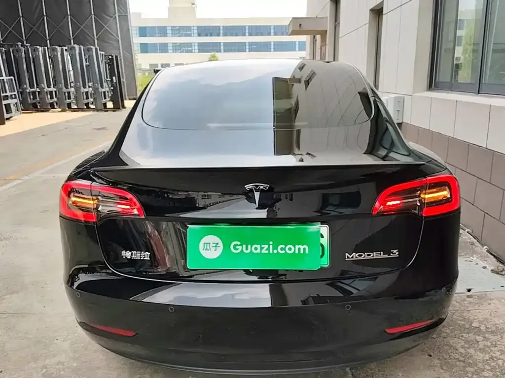 Tesla Model 3 — фото 10