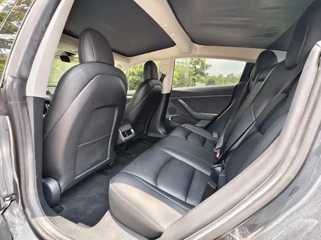 Tesla Model 3 — фото 3