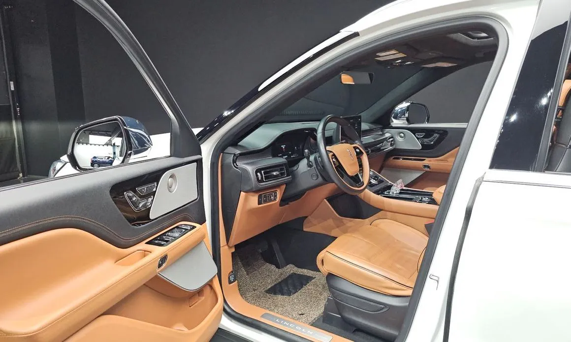 Lincoln Aviator — фото 10