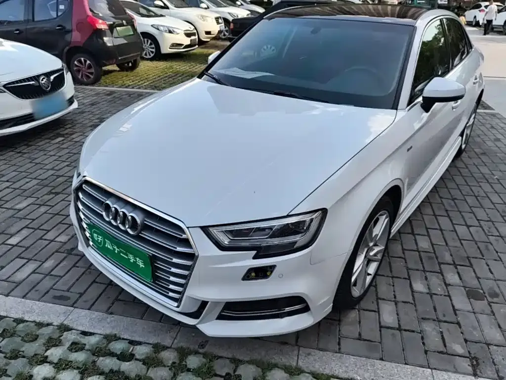 Audi A3 — фото 1